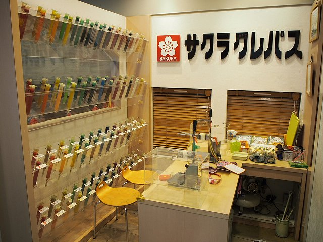 キッザニア東京・絵の具屋(この中から好きな色を選べる！)