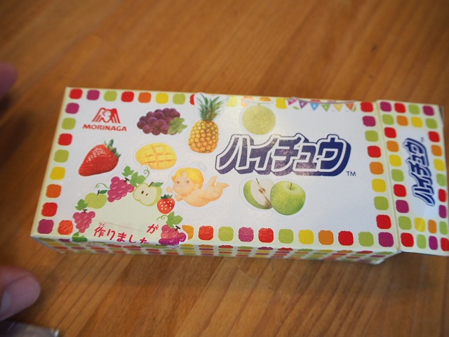 キッザニア東京のハイチュウ(お菓子工場)ハイチュウの作り方⑧シールを貼った外箱